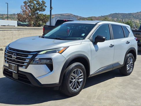 Used 2024 Nissan Rogue S AWD/4WD image 3