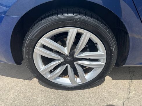 Used 2017 Volkswagen Passat 1.8T SEL Premium FWD image 10