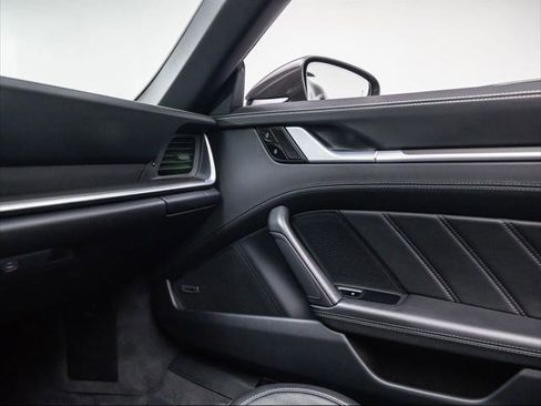 Used 2021 Porsche 911 Turbo S image 32