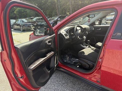 Used 2018 Jeep Compass Sport w/ Cold Weather Group AWD/4WD image 10