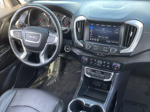 Used 2024 GMC Terrain SLT image 13