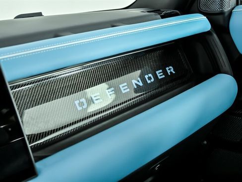 Used 2023 Land Rover Defender 90 V8 AWD/4WD image 32