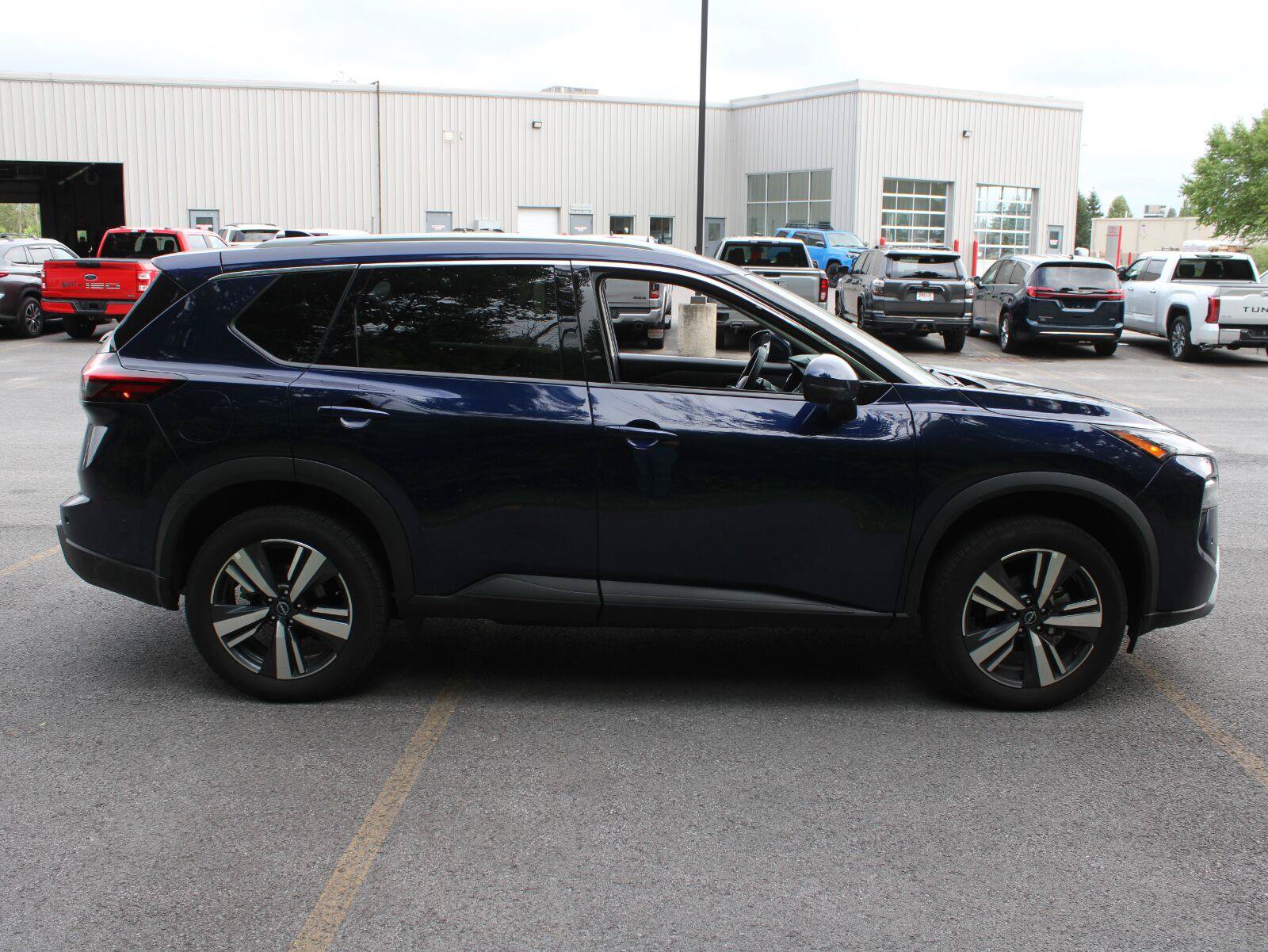 Used 2026 Nissan Rogue SL AWD/4WD image 4