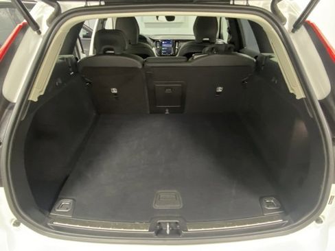 Certified 2025 Volvo XC60 B5 Plus image 9