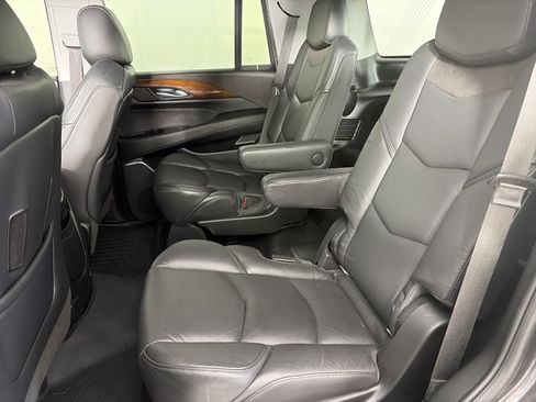 Used 2018 Cadillac Escalade Premium Luxury image 13