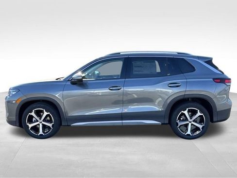 Used 2026 Volkswagen Tiguan SE FWD image 2