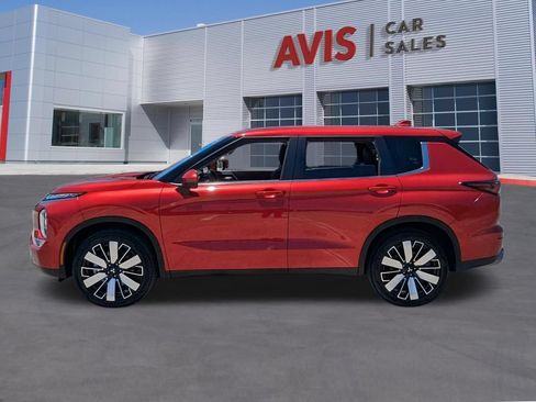 Used 2025 Mitsubishi Outlander SE FWD image 10