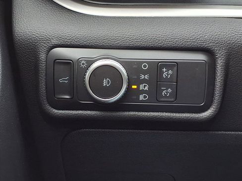 Used 2022 Ford Explorer XLT w/ Equipment Group 202A image 17