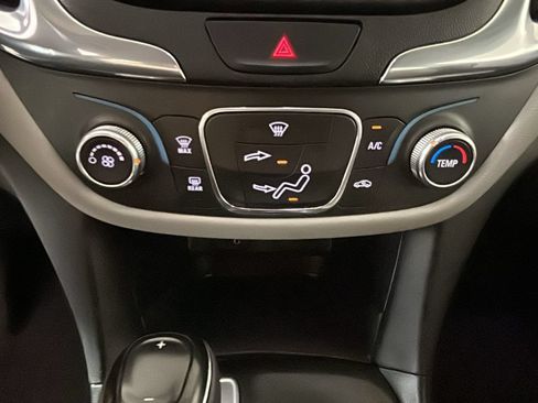 Used 2018 Chevrolet Equinox LS FWD image 25