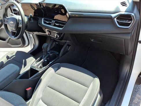 Used 2025 Chevrolet TrailBlazer LT FWD image 15