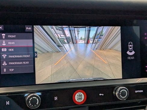 Certified 2025 Porsche Macan image 18