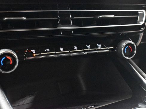 Used 2025 Chevrolet Traverse LT w/ LPO, Floor Liner Package AWD/4WD image 17