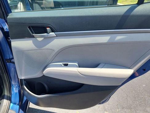 Used 2017 Hyundai Elantra SE FWD image 23