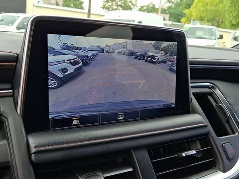 Used 2021 Chevrolet Suburban RST AWD/4WD image 19