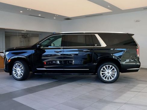 Used 2024 Cadillac Escalade ESV Premium Luxury AWD/4WD image 2