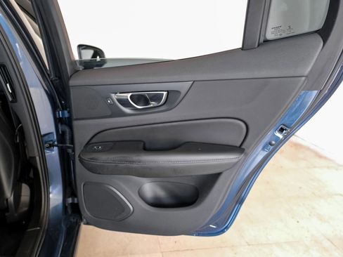 Used 2021 Volvo S60 T5 Momentum image 38