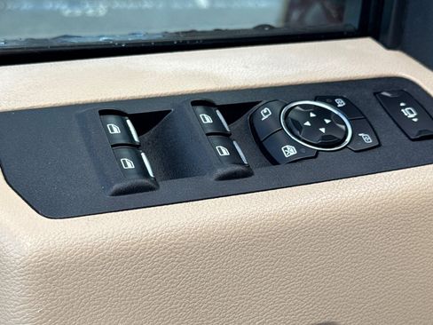 Used 2017 Ford F250 Lariat w/ Chrome Package image 12