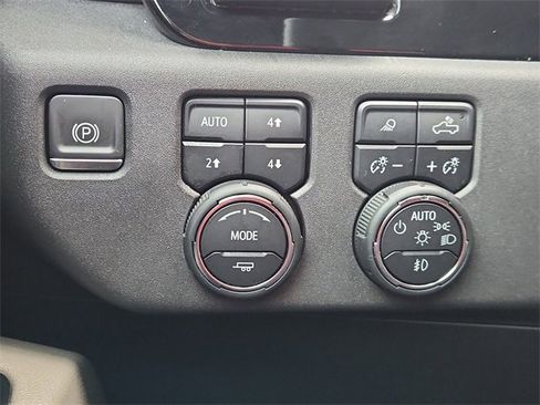 Used 2024 Chevrolet Silverado 1500 ZR2 w/ Technology Package image 17