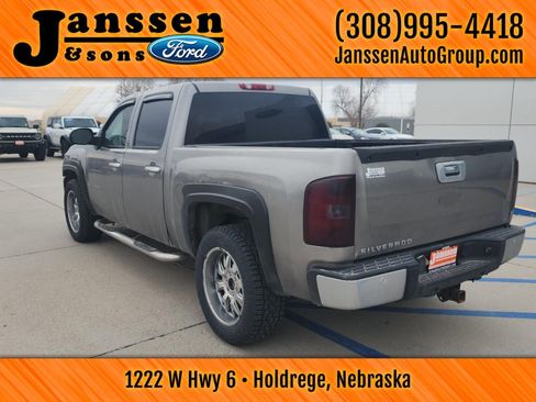 Used 2007 Chevrolet Silverado 1500 LT w/ 2LT Audio Package image 12