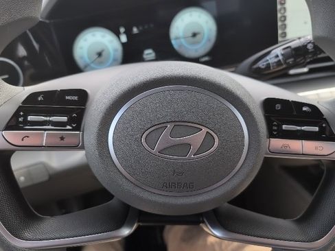 Used 2024 Hyundai Elantra SEL image 24