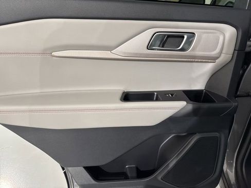 Used 2025 Ford Explorer Active w/ Active Comfort Package image 20