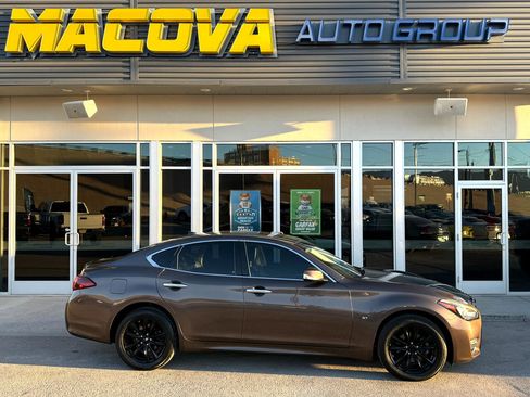 Used 2019 INFINITI Q70 Luxe image 1