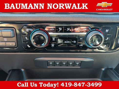 Used 2025 Chevrolet Silverado 2500 ZR2 w/ Technology Package AWD/4WD image 30