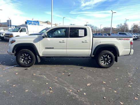 Used 2021 Toyota Tacoma TRD Off-Road image 8