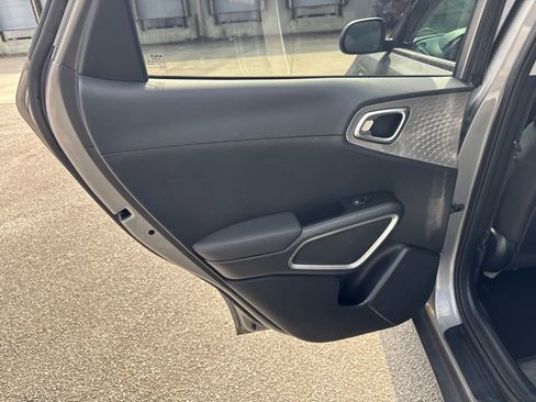 Used 2023 Kia Soul LX image 21
