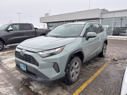 Used 2022 Toyota RAV4 XLE image 3