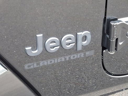 Certified 2024 Jeep Gladiator Sport image 28