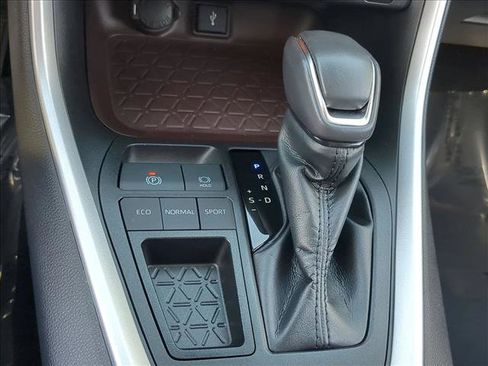 Used 2020 Toyota RAV4 Limited image 12