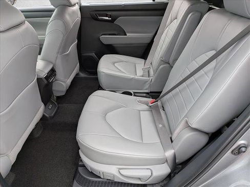 New 2026 Toyota Highlander XLE image 15