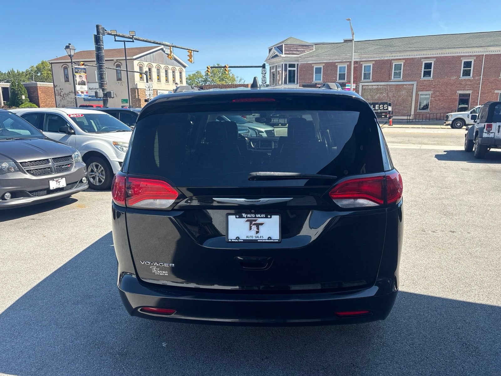Used 2021 Chrysler Voyager Lxi FWD image 4