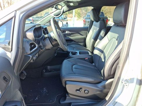 New 2026 Chrysler Pacifica Select AWD/4WD image 10