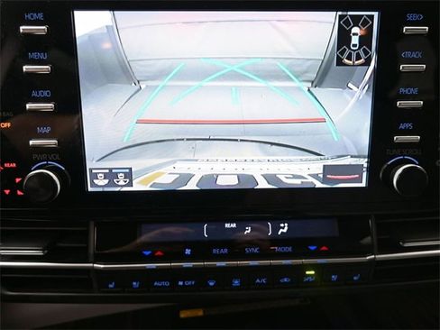 Used 2021 Toyota Sienna Limited image 7