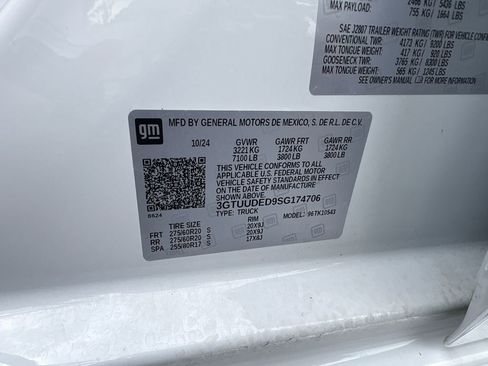 Used 2025 GMC Sierra 1500 SLT w/ SLT Premium Package image 28