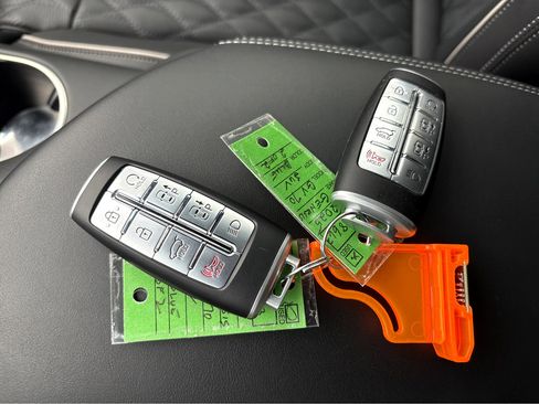 Used 2025 Genesis GV70 3.5T Sport w/ Sport Prestige Package image 38