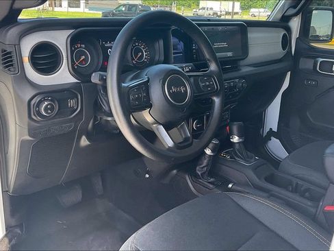 Used 2025 Jeep Gladiator Sport AWD/4WD image 14