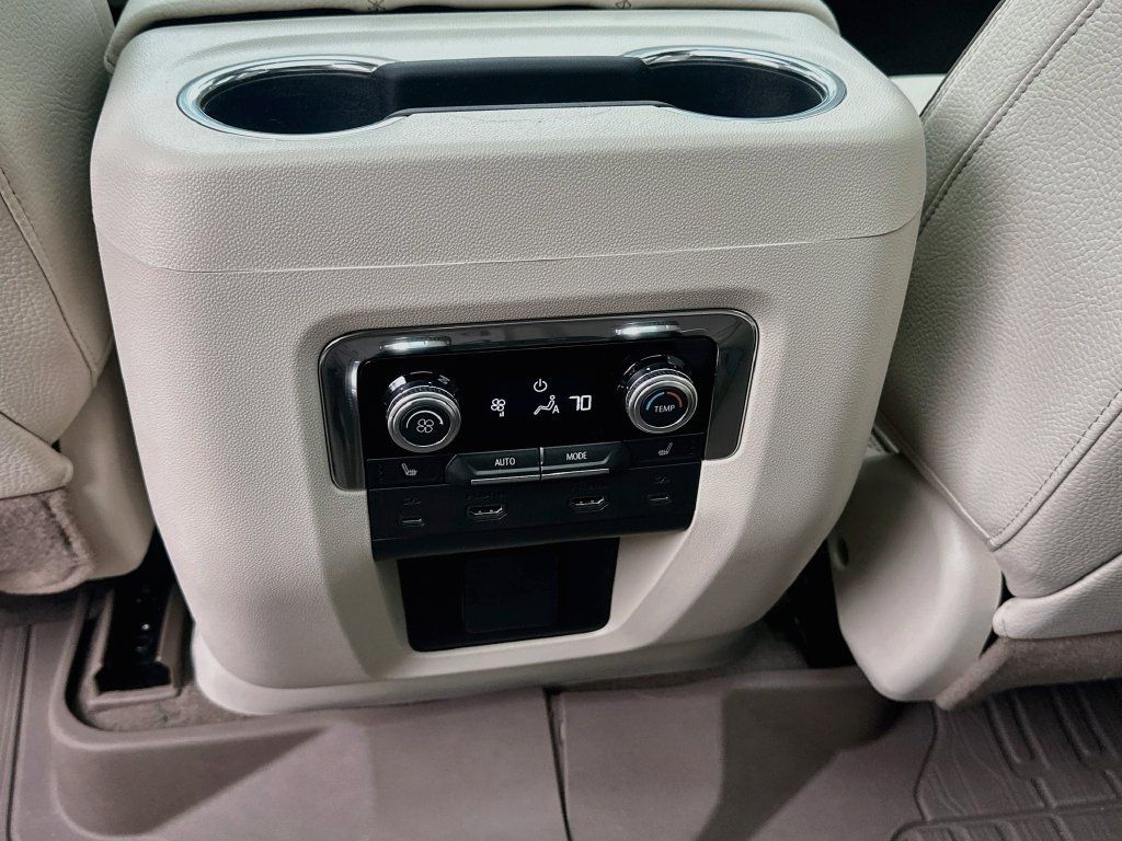 Used 2025 GMC Yukon XL Denali w/ Denali Reserve Package AWD/4WD image 27