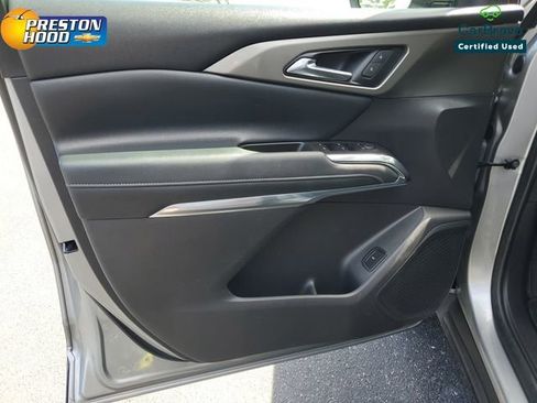 Used 2025 Chevrolet Traverse LT FWD image 21
