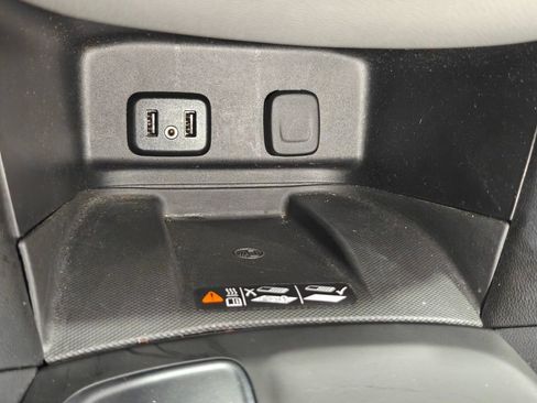 Used 2018 Chevrolet Equinox Premier image 10