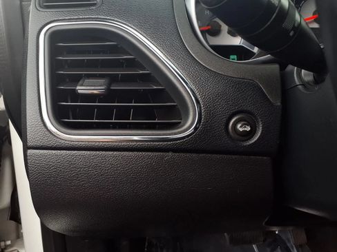 Used 2012 Chrysler 200 Touring FWD image 15