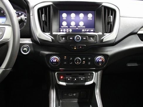 Used 2024 GMC Terrain SLE w/ Driver Convenience Package image 12