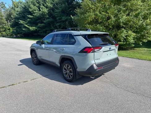 Used 2023 Toyota RAV4 XLE Premium AWD/4WD image 5
