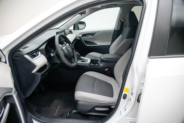 Used 2019 Toyota RAV4 XLE w/ Carpet Mat Package AWD/4WD image 15