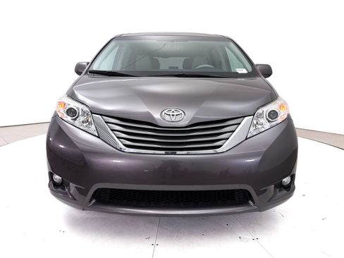 Used 2014 Toyota Sienna XLE w/ XLE Premium Package AWD/4WD image 14