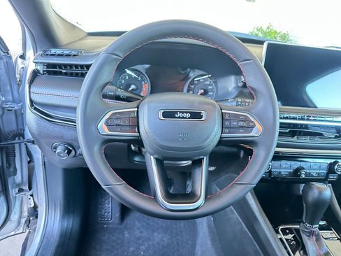 Used 2025 Jeep Compass Trailhawk w/ Trailer Tow Group image 28