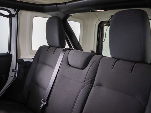 Used 2018 Jeep Wrangler Unlimited Sport S image 25