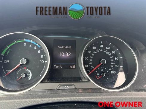Used 2017 Volkswagen e-Golf SEL Premium FWD image 8